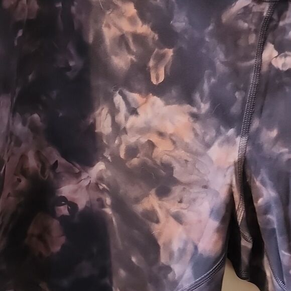 Beautiful Athleta HR size 18 8 inch shorts NWT - Picture 2 of 3